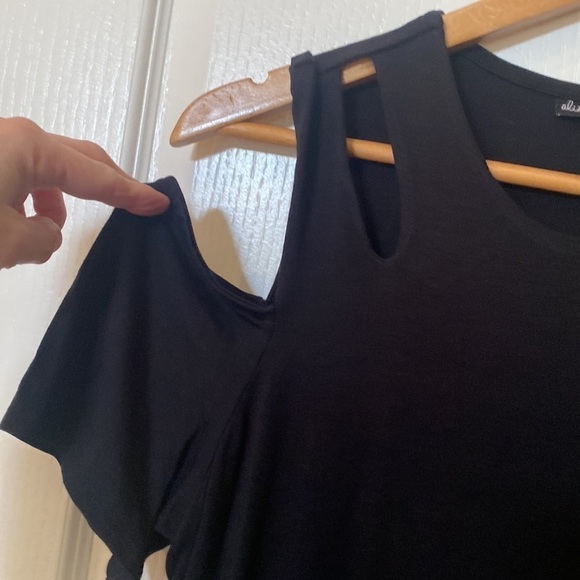 Allison Andrews black cut out shoulder with a cold shoulder short sleeve - Picture 2 of 7